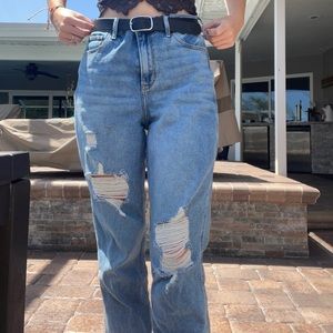 Hollister Ultra High-Rise Mom Jeans